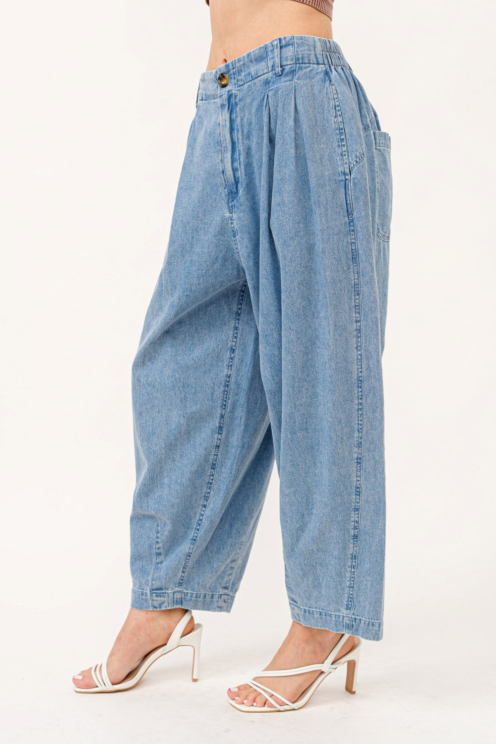 Back Pleated Baggy Jeans