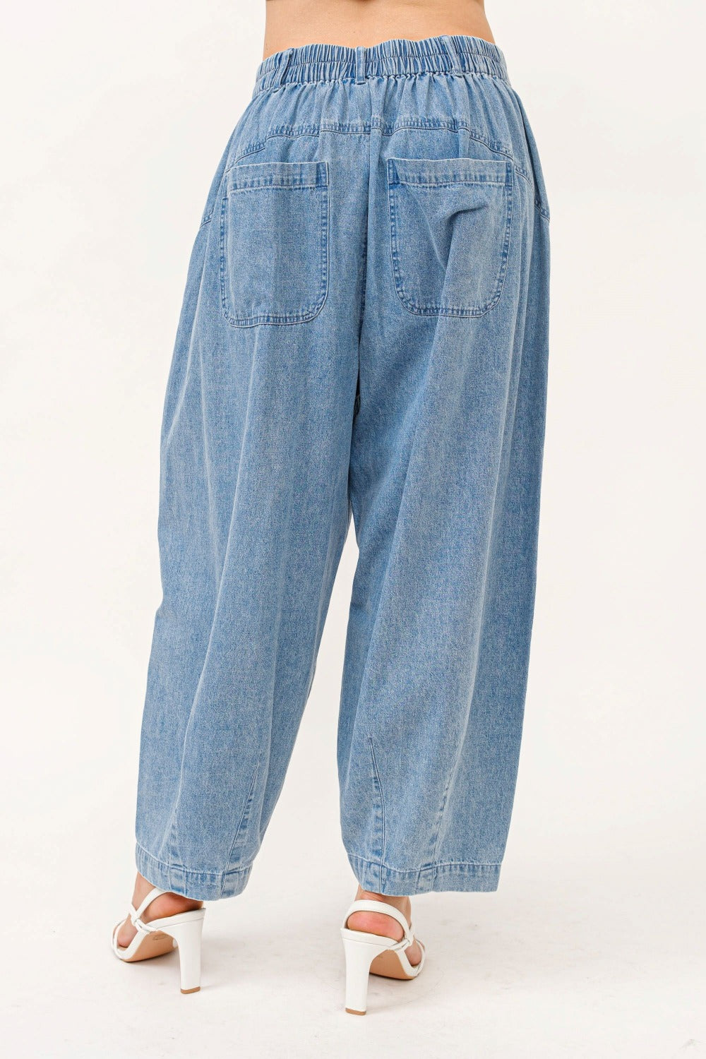 Back Pleated Baggy Jeans