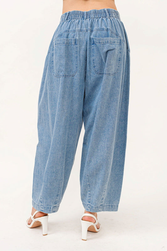 Back Pleated Baggy Jeans