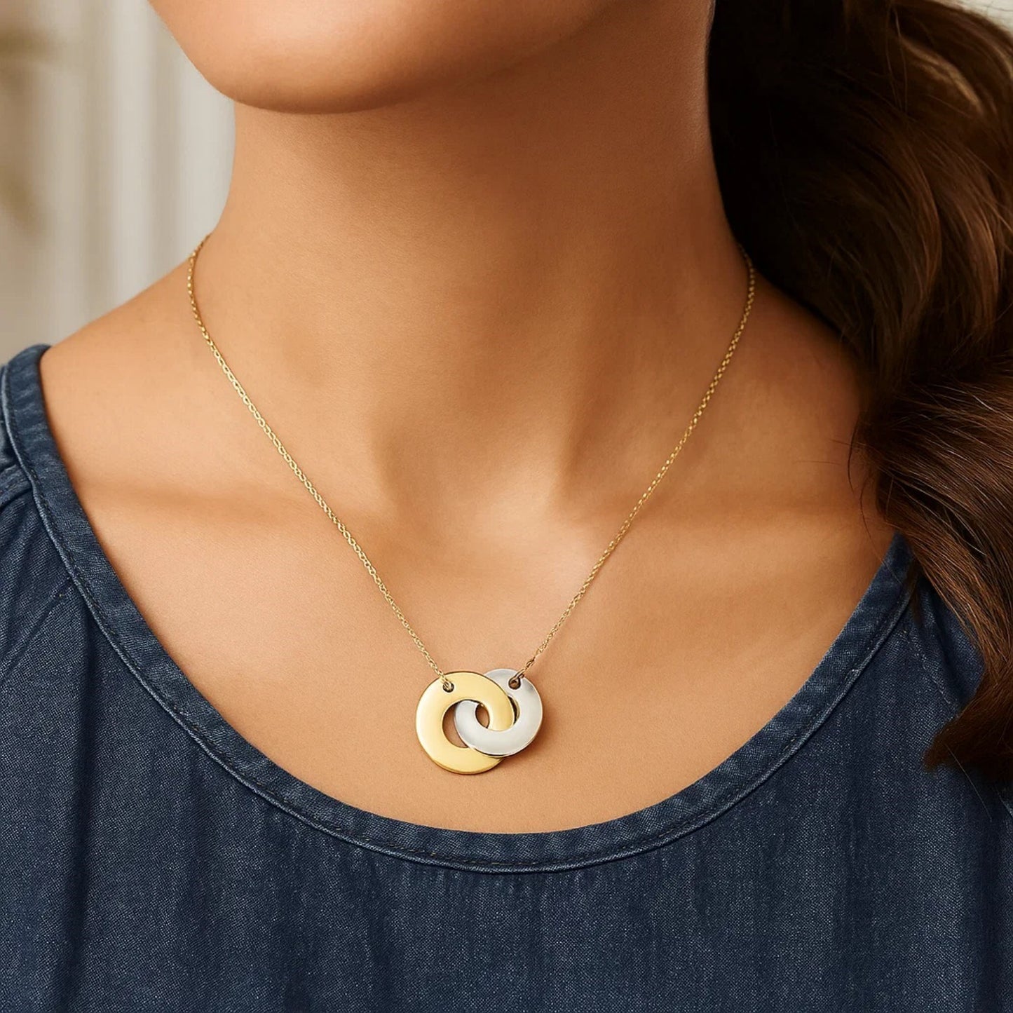 14k Yellow Gold High Polish Linked Mother of Pearl Circles Necklace