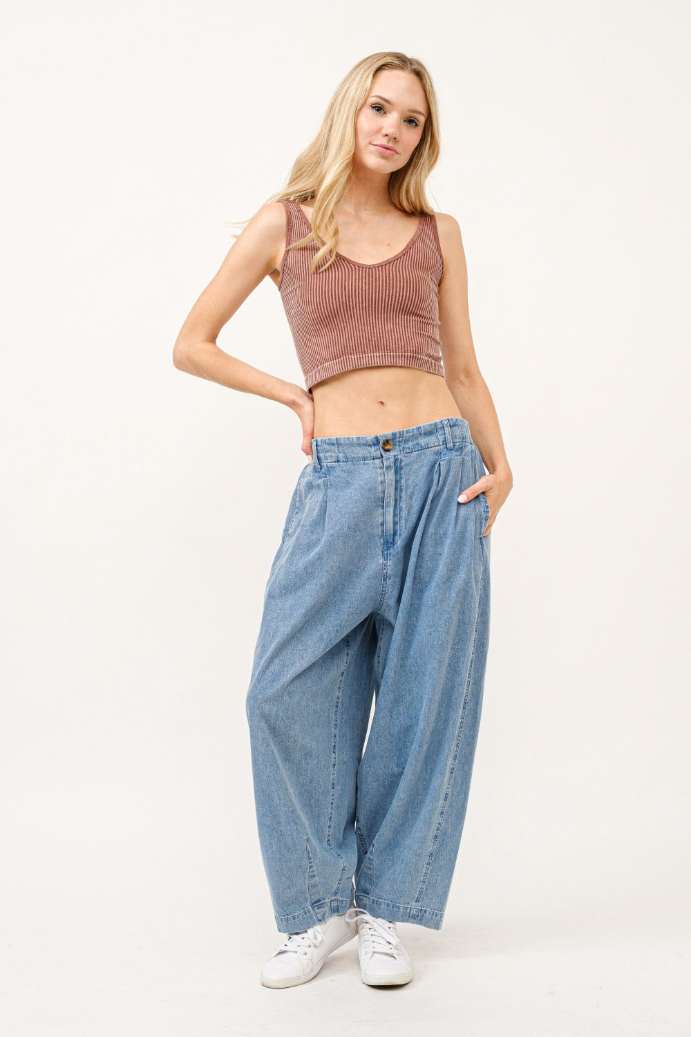 Back Pleated Baggy Jeans