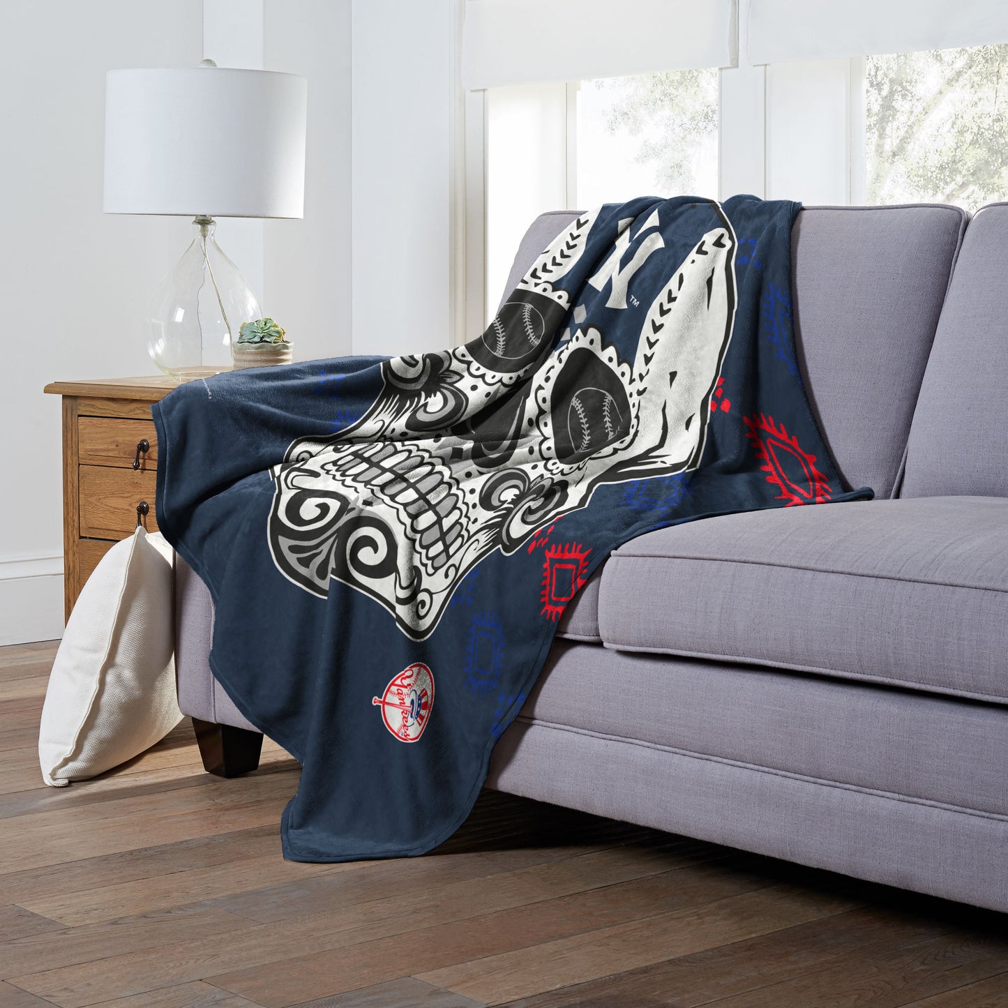 CANDY SKULL - YANKEES Silk Touch Throw 50"x60"