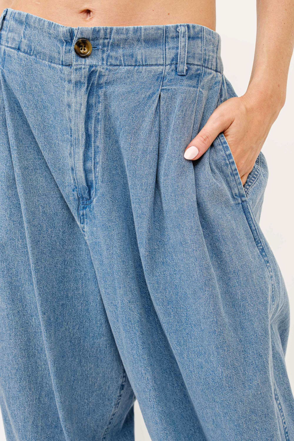 Back Pleated Baggy Jeans