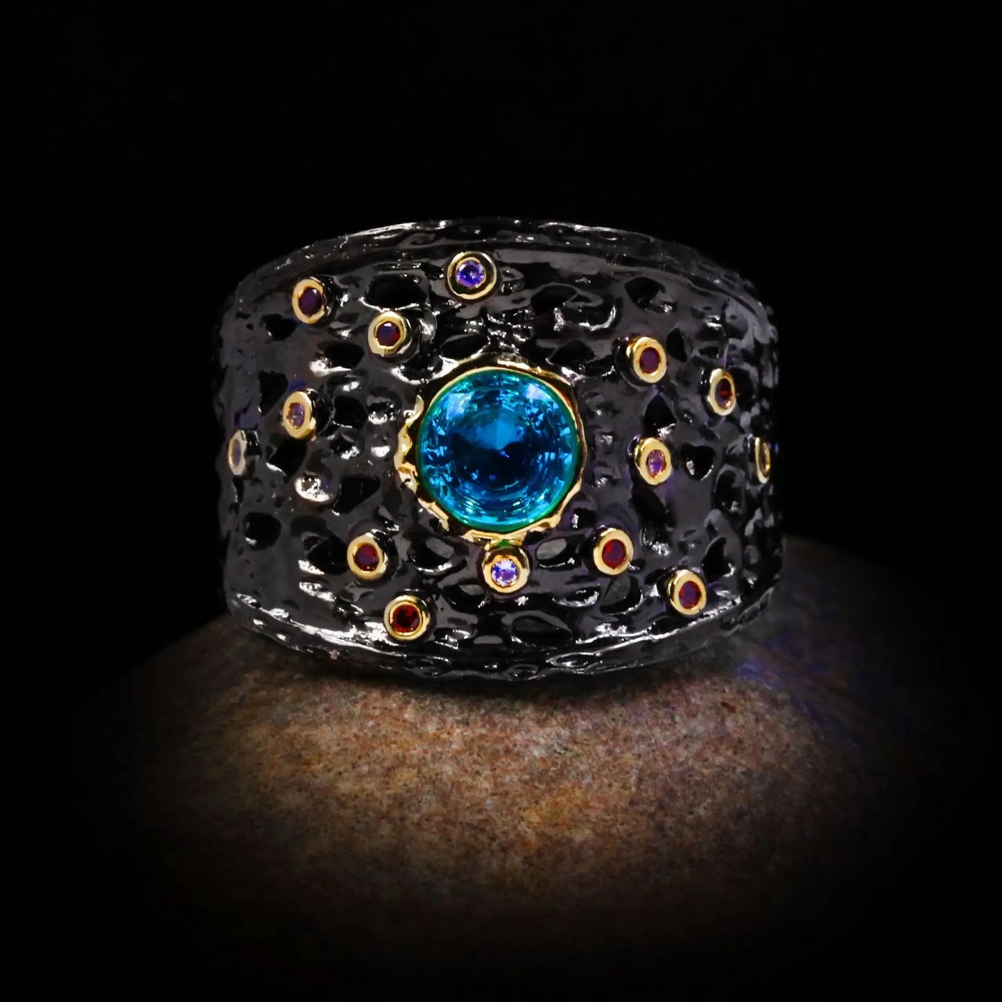 Blue Zircon Rings Banquet Black & Gold Style