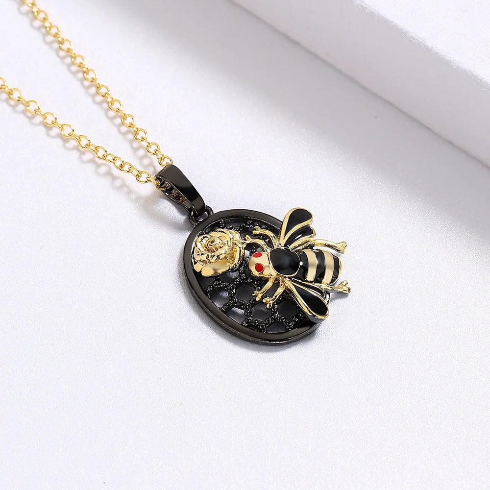 Necklace Vintage Bee Necklace Black & Gold Style Chain