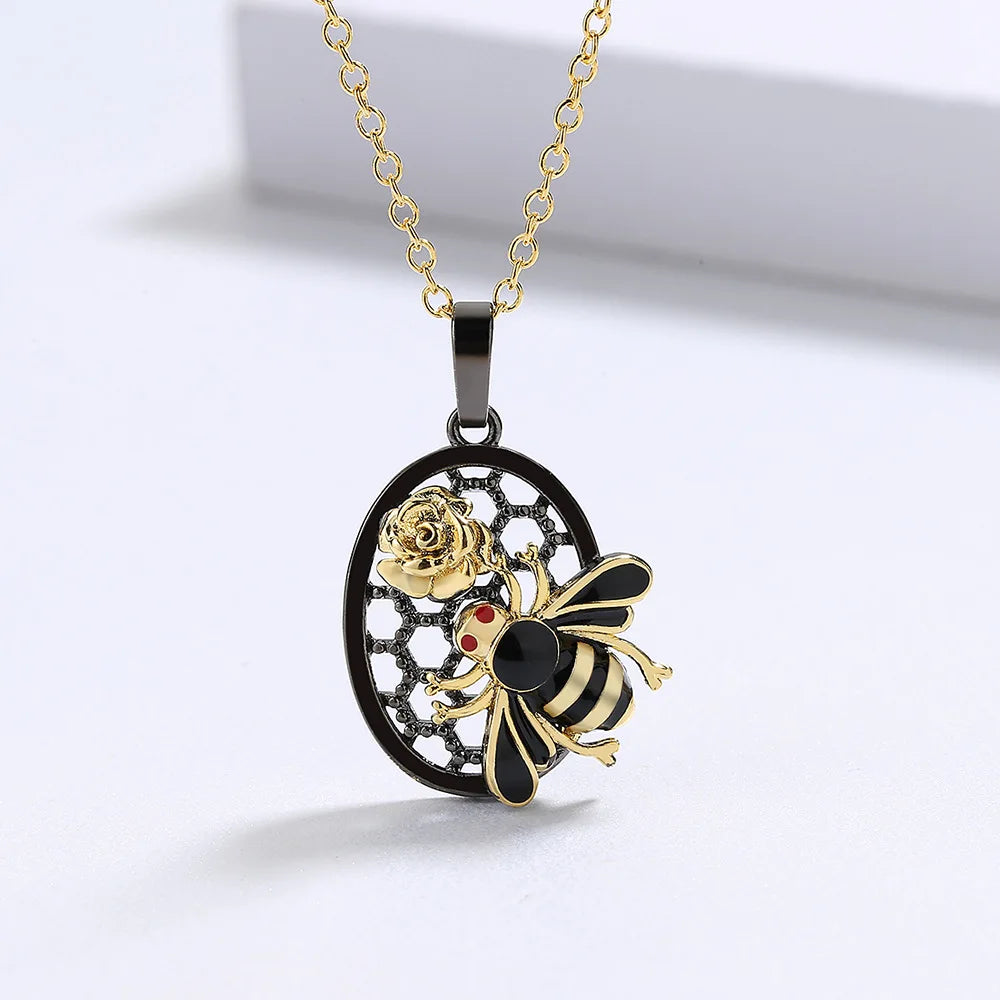 Necklace Vintage Bee Necklace Black & Gold Style Chain