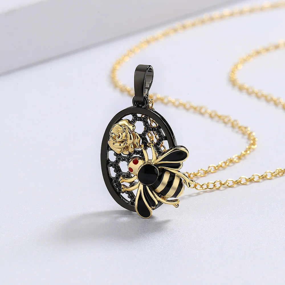 Necklace Vintage Bee Necklace Black & Gold Style Chain