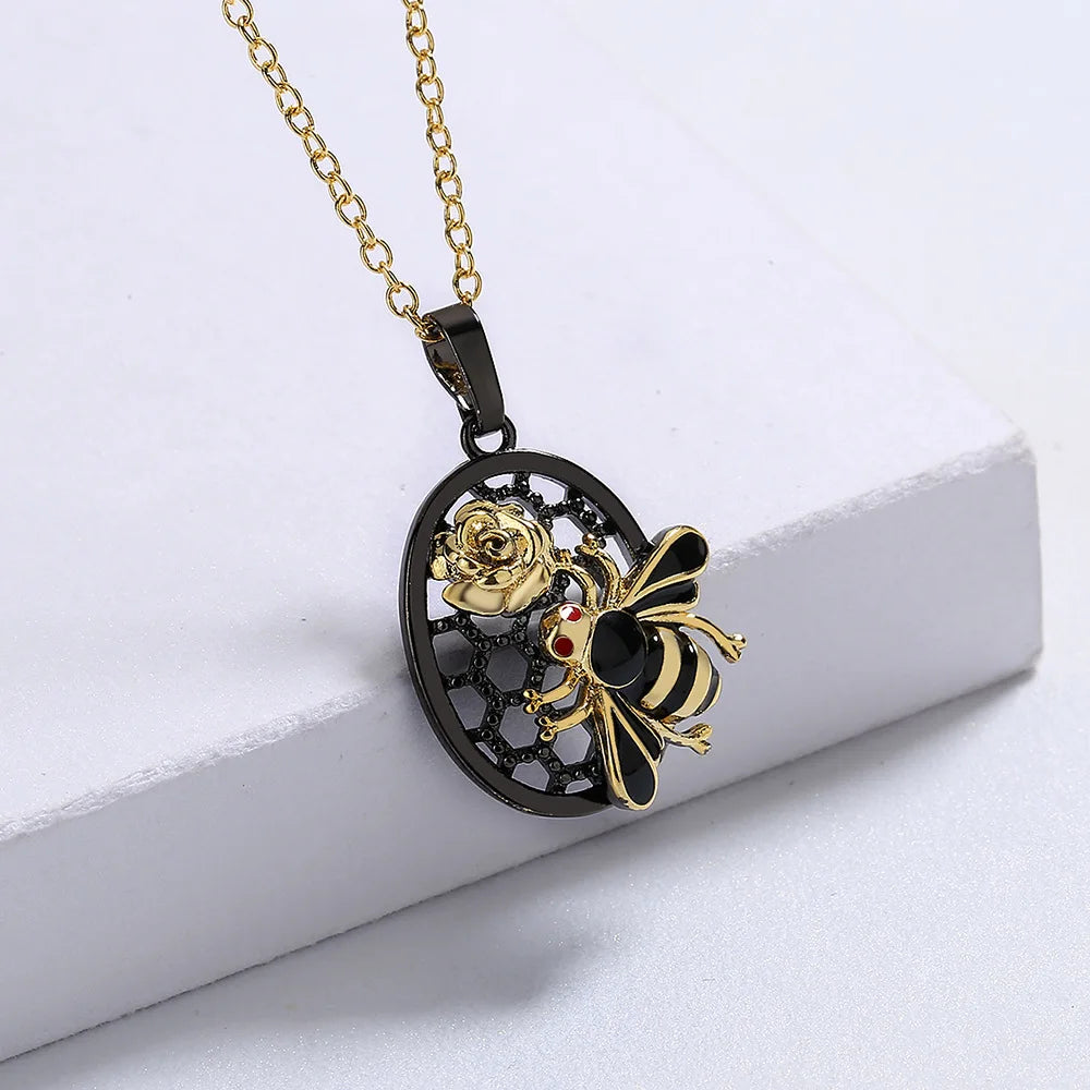 Necklace Vintage Bee Necklace Black & Gold Style Chain