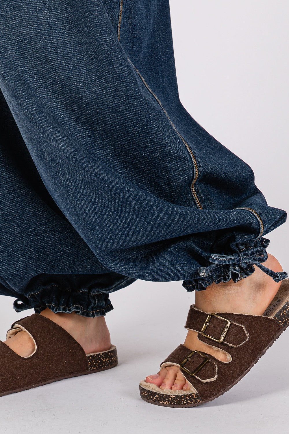 Mid-Rise Cargo Jeans with Pockets