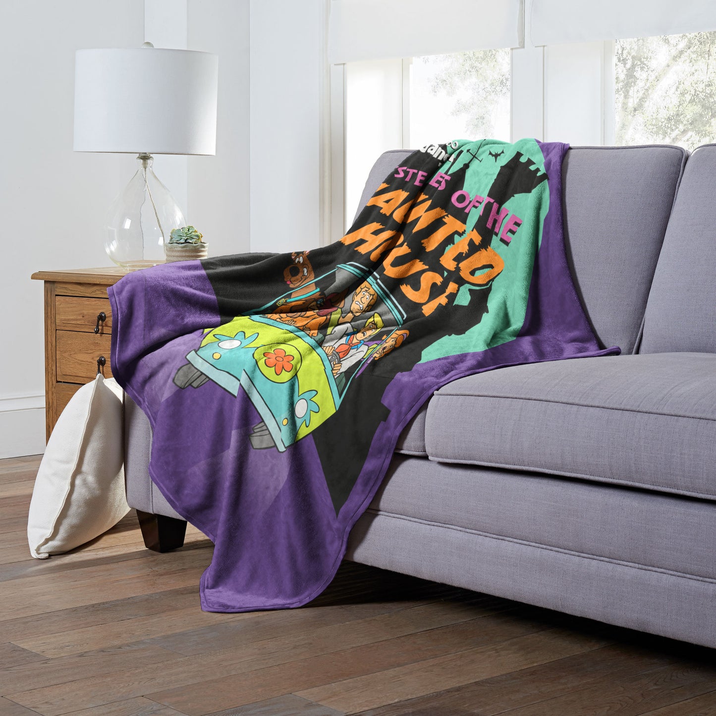 Warner Bros. Scooby-Doo Mysteries of the Haunted House Throw Blanket 50"x60"